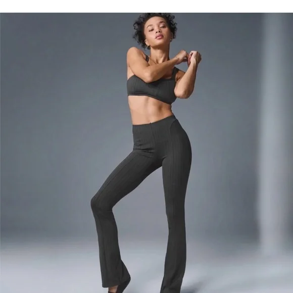 ALO Yoga Charcoal Ribbed Split-Hem Bootcut Pants - Picture 4 of 12